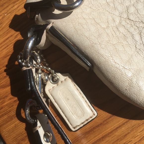 Coach Handbags - Lovely White Leather COACH Wristlet